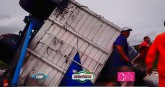 Camión Que Transportaba Mercadería Volcó En Ruta 123.-