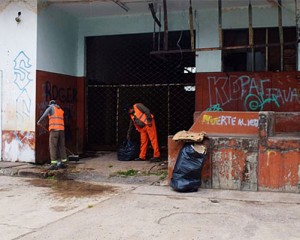 Municipio inicia tareas de limpieza en el exmercado municipal tras reclamos ciudadanos