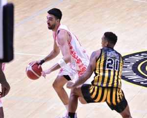 Liga Argentina Comu tuvo una gran noche y bajó al puntero