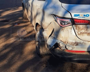 Chocaron un auto estacionado en barrio Castello y se dieron a la fuga