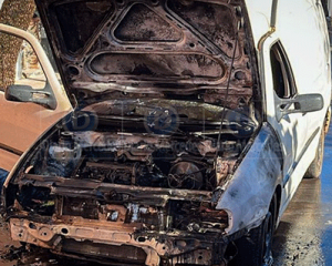 Se incendió una camioneta utilitaria en Mercedes