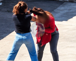  Una portera de una escuela fue agredida en Mercedes