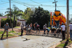 Continúa el hormigonado de la calle Ñandubay en barrio Matadero