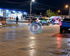 Colisión entre un automóvil y una motocicleta en San Martín y Ferreyra