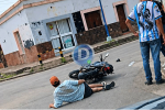 Tres motocicletas protagonizaron una fuerte colisión en Santa Fe y Juan Pujol
