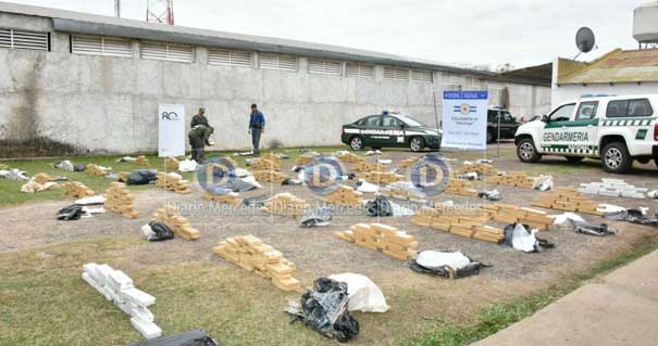 Encuentran Droga Camuflada En La Maleza, Cargamento Valuado En Los 17 Millones De Pesos.-