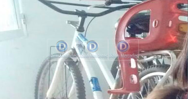Robaron Una Bicicleta De La Puerta De Una Iglesia Frente A UPM.-