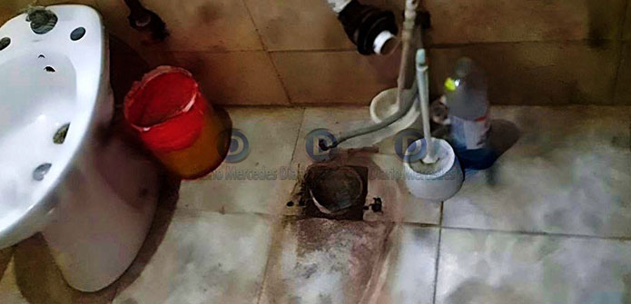 Robo inusual en calle Santa Fe: se llevaron hasta el inodoro