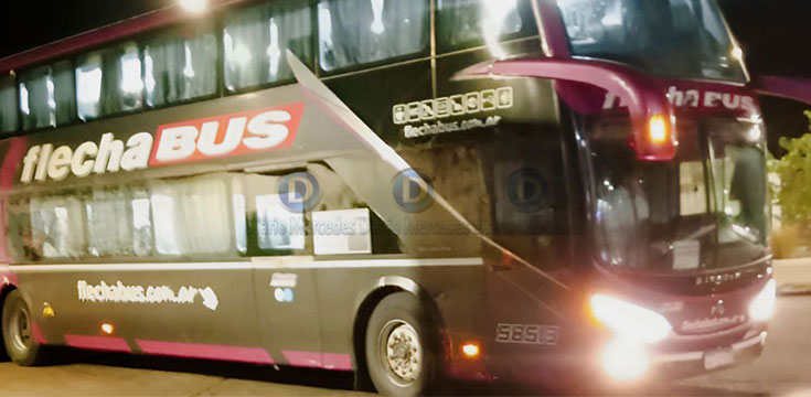 Pasajera denuncia robo de pertenencias tras falla técnica en un colectivo de Flecha Bus