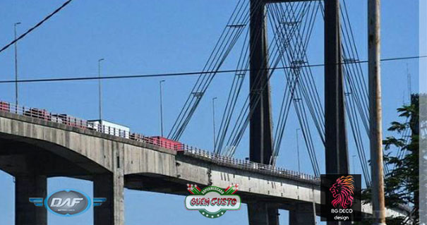 Tras un profesional accionar la Policía logró salvar la vida a un hombre quien intentaba arrojarse del Puente general Belgrano.