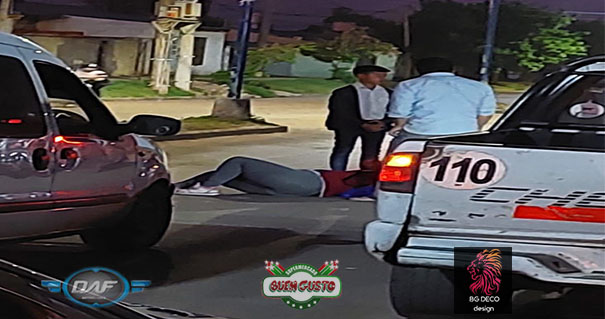Motociclista hospitalizada después de colisionar